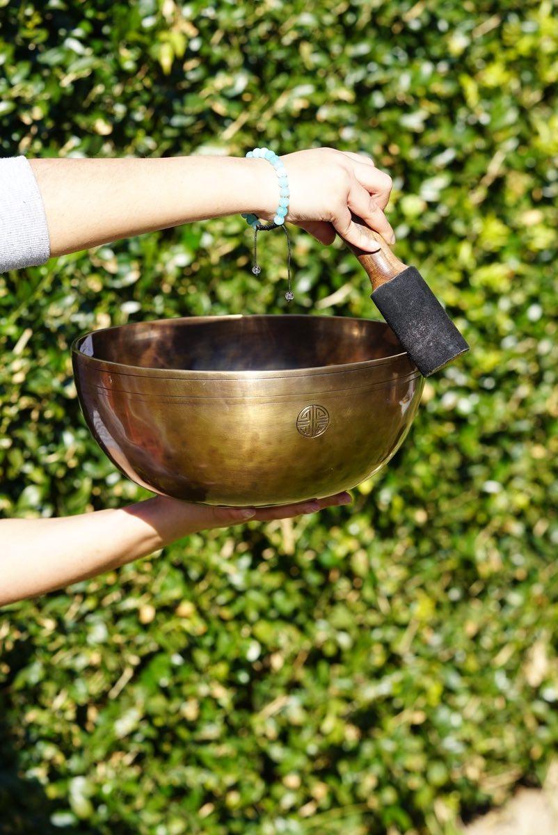 Full Moon Himalayas Singing Bowl - Image 9