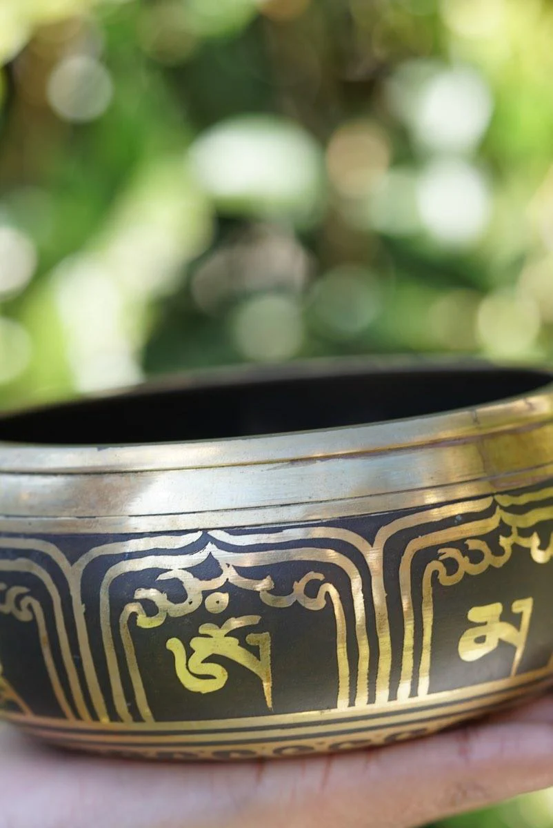Om Mani Padme Hum Singing Bowl - Image 3
