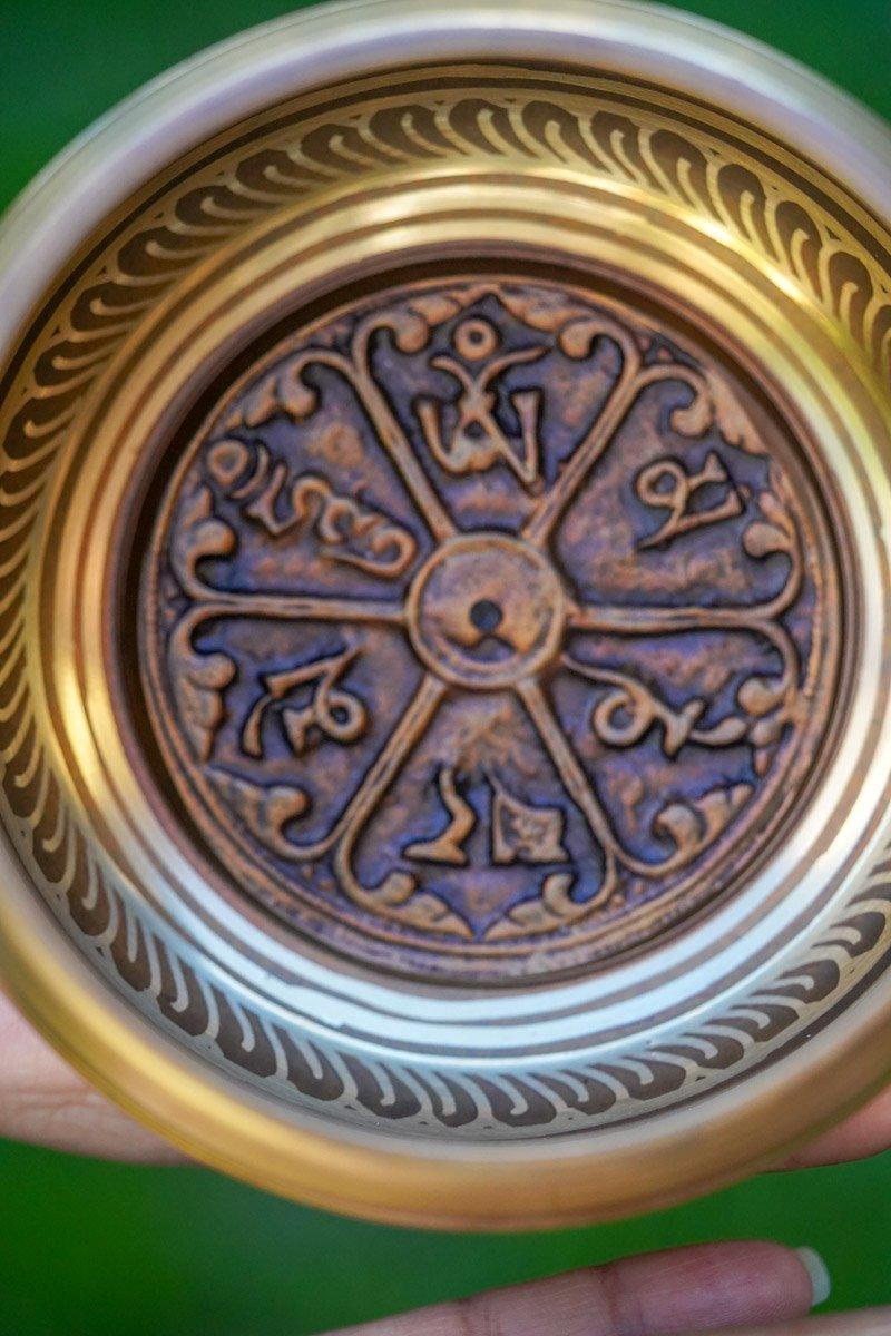Om Mani Padme Hum Singing Bowl - Image 4