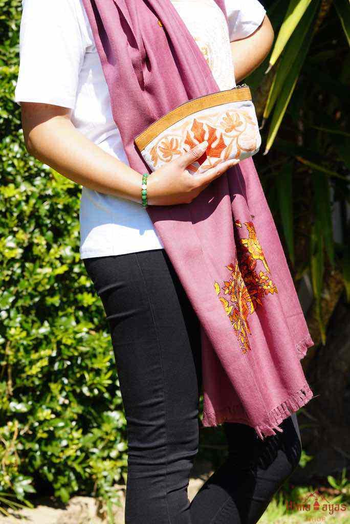 Special Cosmetics Hand Pouch - Image 13