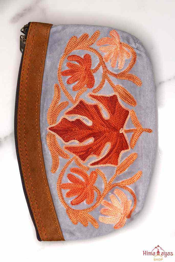 Special Cosmetics Hand Pouch - Image 14