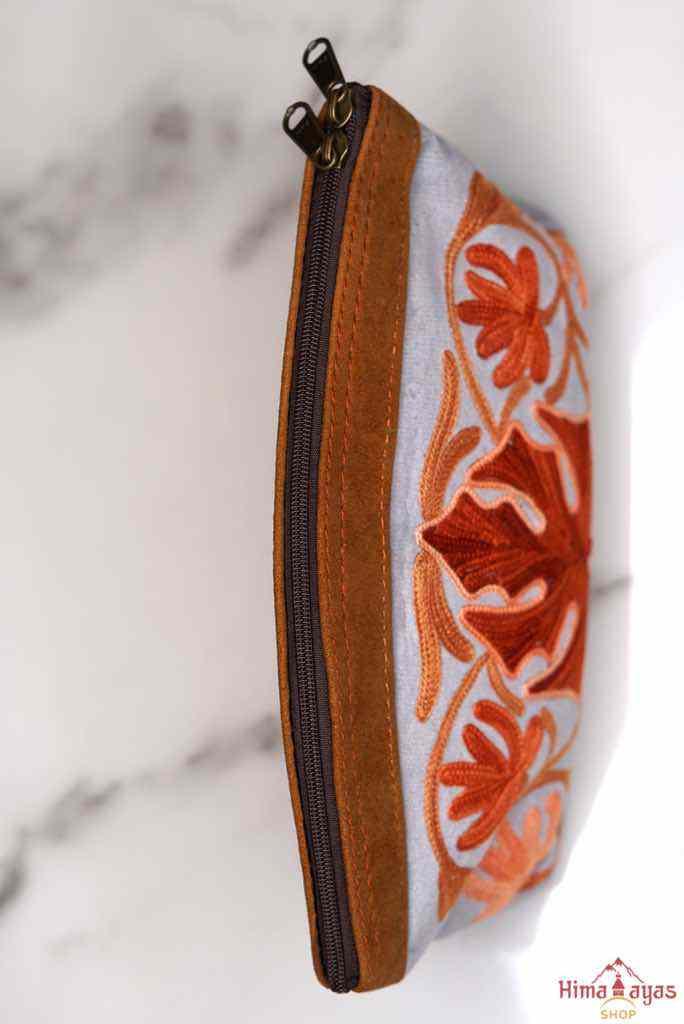 Special Cosmetics Hand Pouch - Image 15