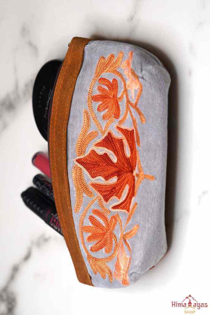 Special Cosmetics Hand Pouch - Image 16