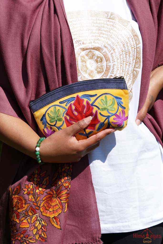 Special Cosmetics Hand Pouch - Image 17