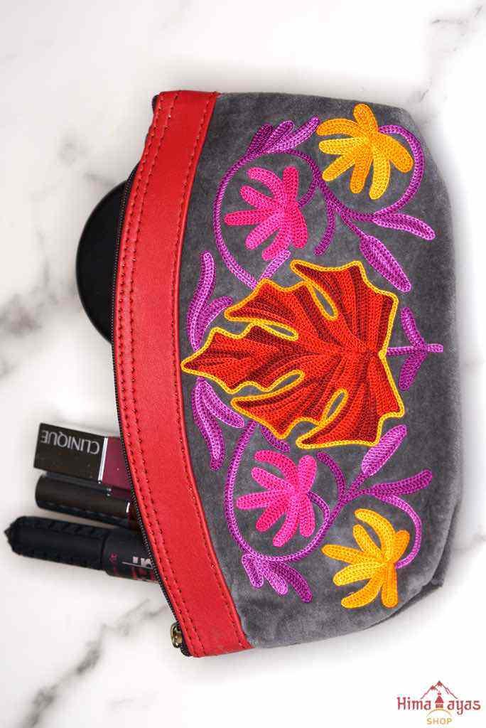 Special Cosmetics Hand Pouch - Image 4