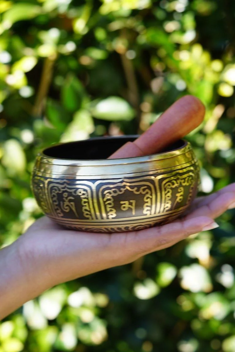 Vajra Symbol Singing Bowl for Positivity - Image 10