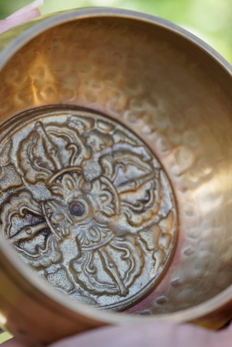 Vajra Symbol Singing Bowl for Positivity - Image 3