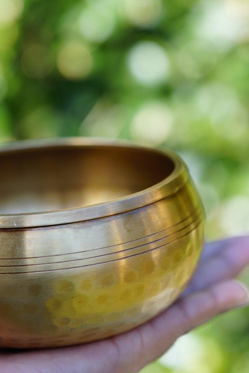 Vajra Symbol Singing Bowl for Positivity - Image 4