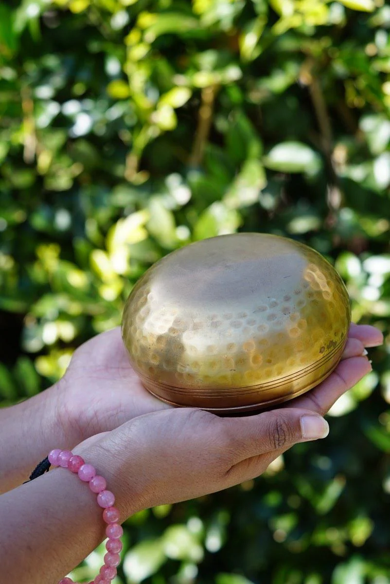 Vajra Symbol Singing Bowl for Positivity - Image 5
