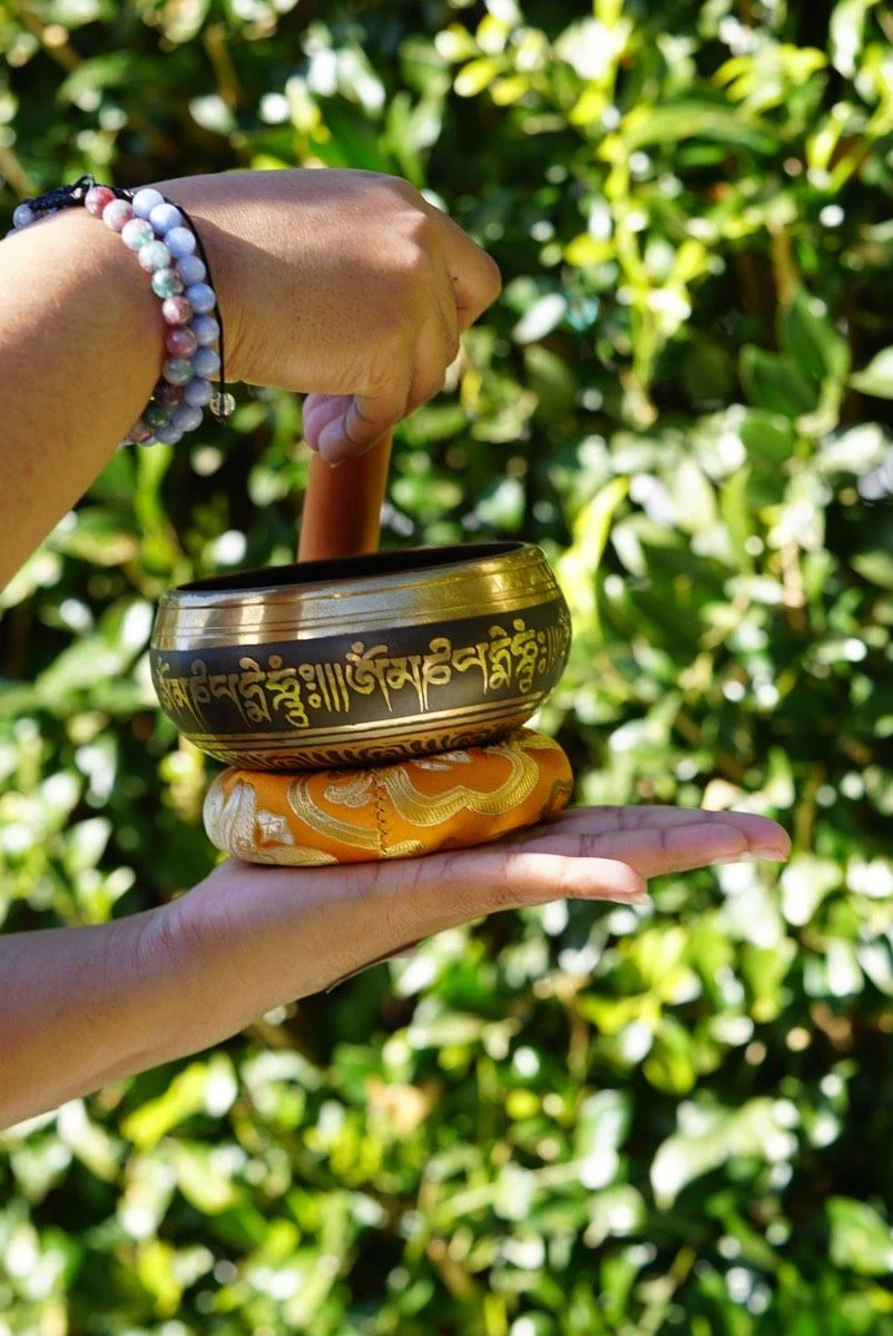 Vajra Symbol Singing Bowl for Positivity - Image 7