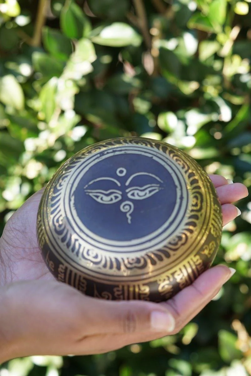 Vajra Symbol Singing Bowl for Positivity - Image 9
