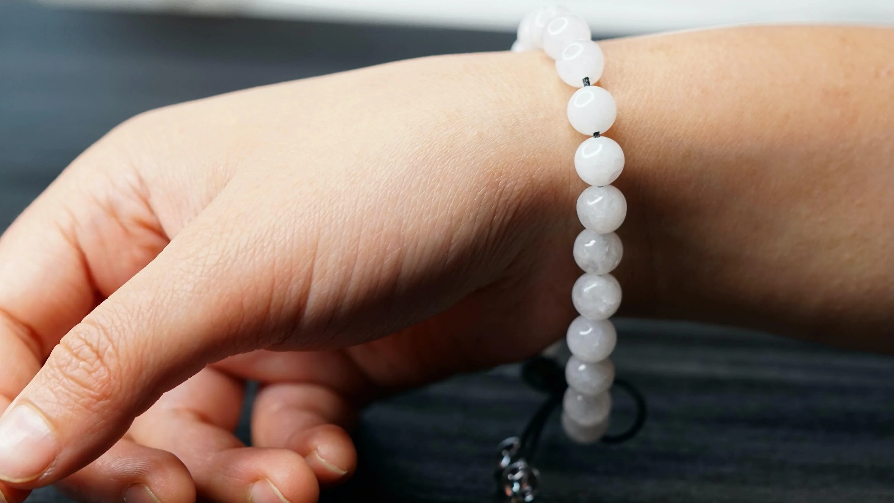 White Jade Stretchable Bracelet for Creativity and Calmness - Image 4
